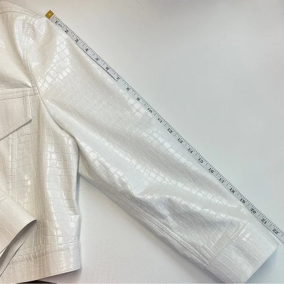 Alice + Olivia Chloe White Croc-Effect Faux Leather Crop Jacket Size XL NWT - Picture 14 of 16